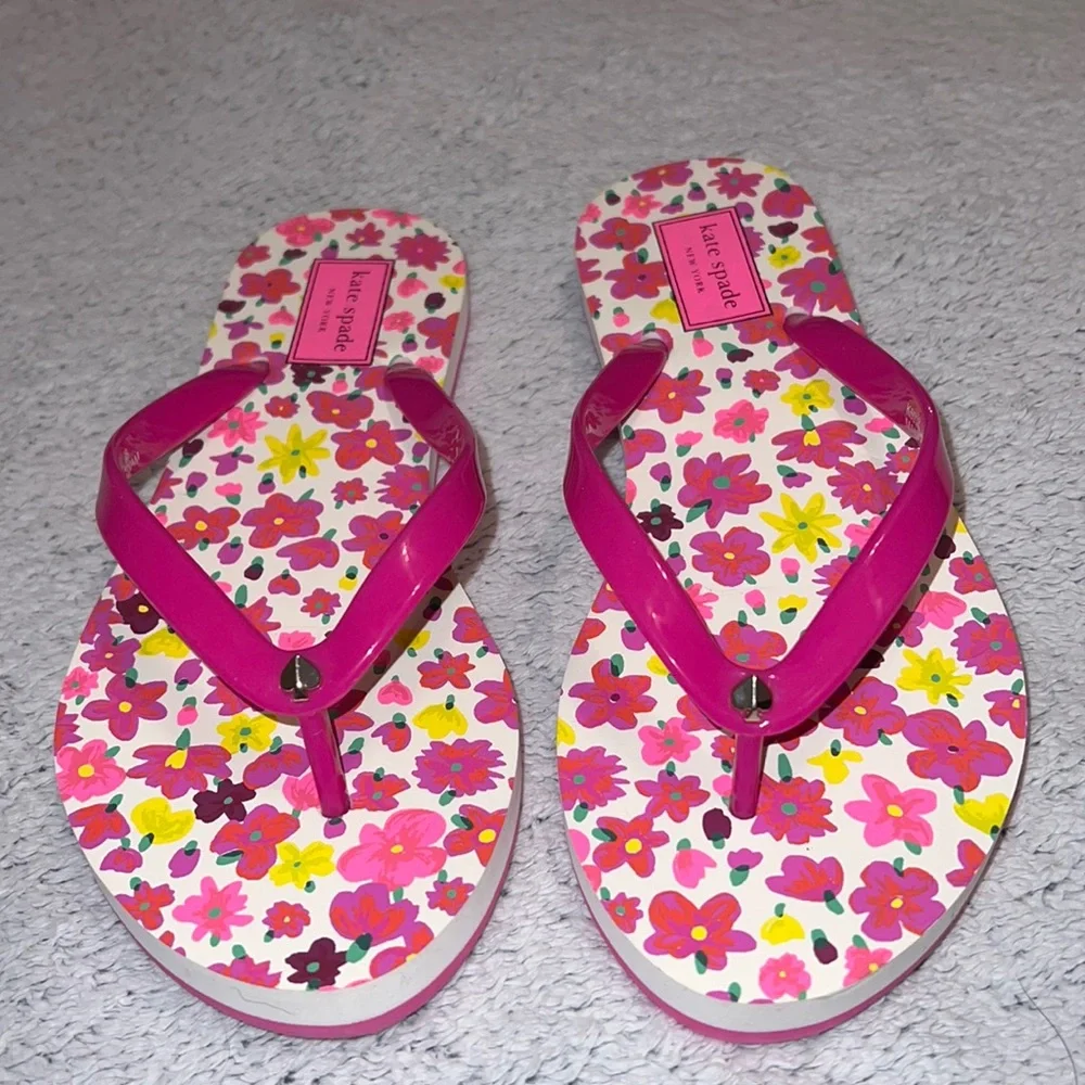 Women's Kate Spade NEW pink/floral flip flops, sandals,  sz 6